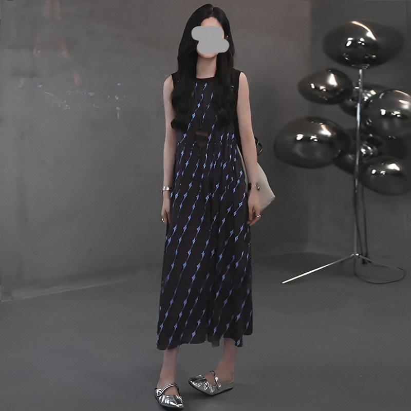 韩系气质无袖背心连衣裙女装2026年夏季新款松弛慵懒显瘦印花裙子