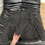 黑色
