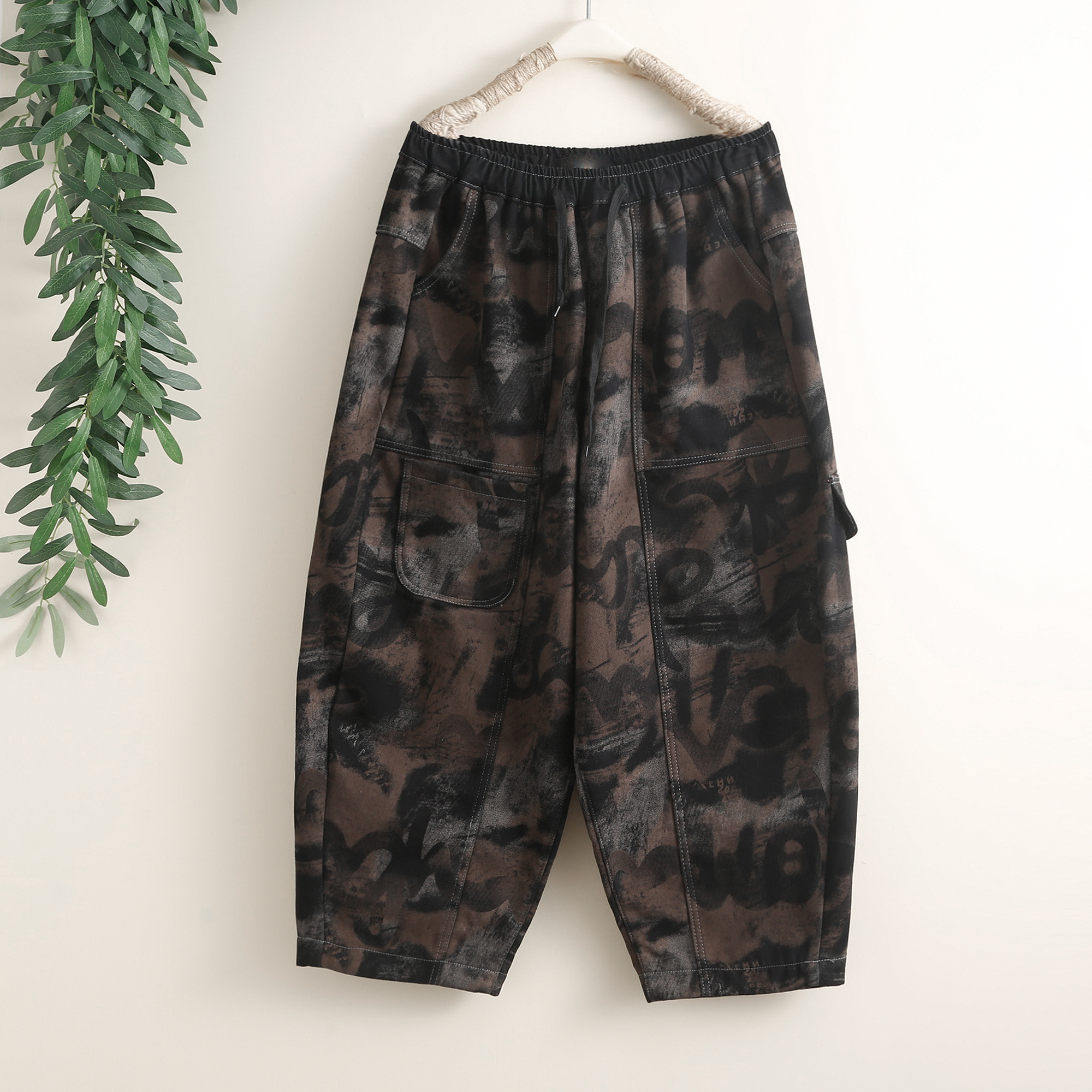 复古涂鸦字母印花加绒加厚牛仔裤女士冬季宽松保暖垮裤阔腿哈伦裤