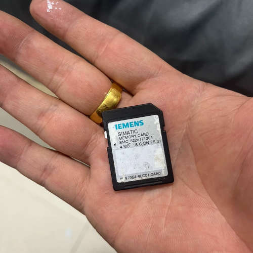 6LS7954-8LC01-0AA0二手西门子存储卡实物图拍