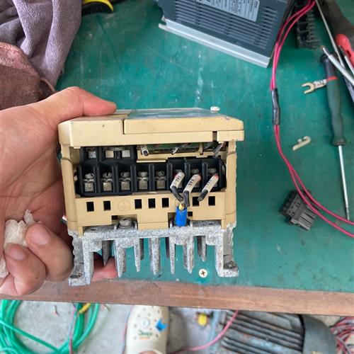 库存全新安川变频器CIMR-VB4A0002BBA 0.75KW/0需询价