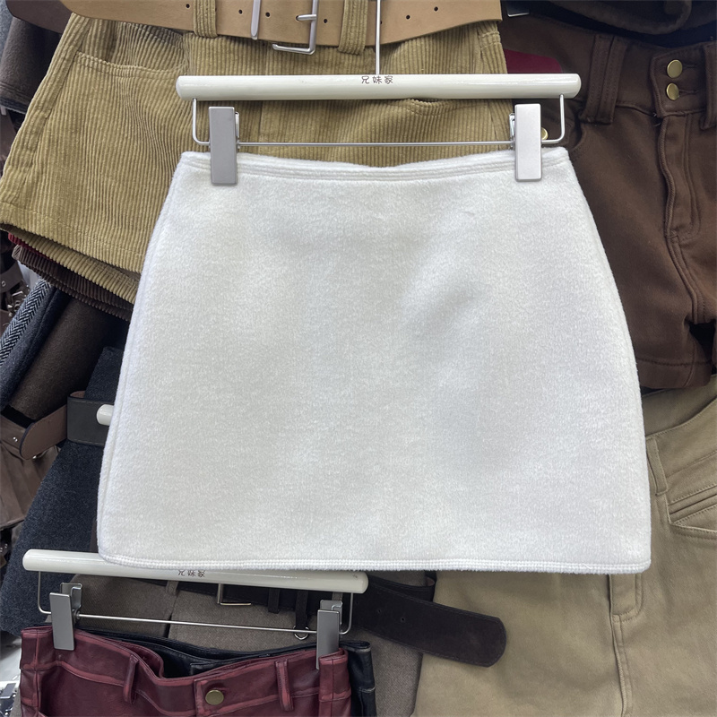 法式小香风米白色气质半身裙女2025年冬季新款时尚百搭显瘦a字裙