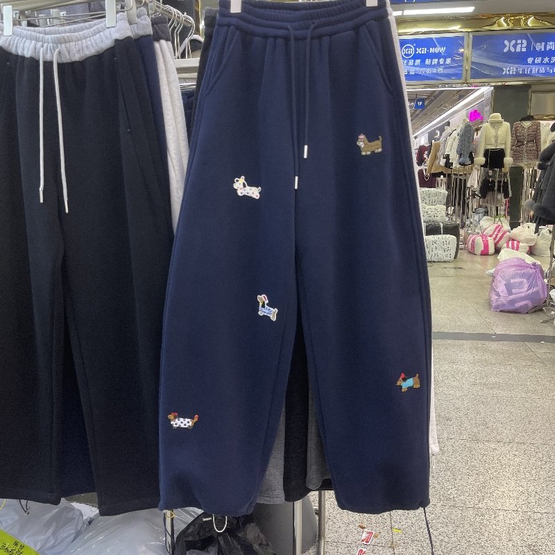 2024年冬季新款毛巾底宠物狗刺绣卫裤宽松慵懒藏蓝色加绒直筒裤女,女装/女士精品,卫裤,淘宝优惠券,粉丝福利购,淘宝优惠卷