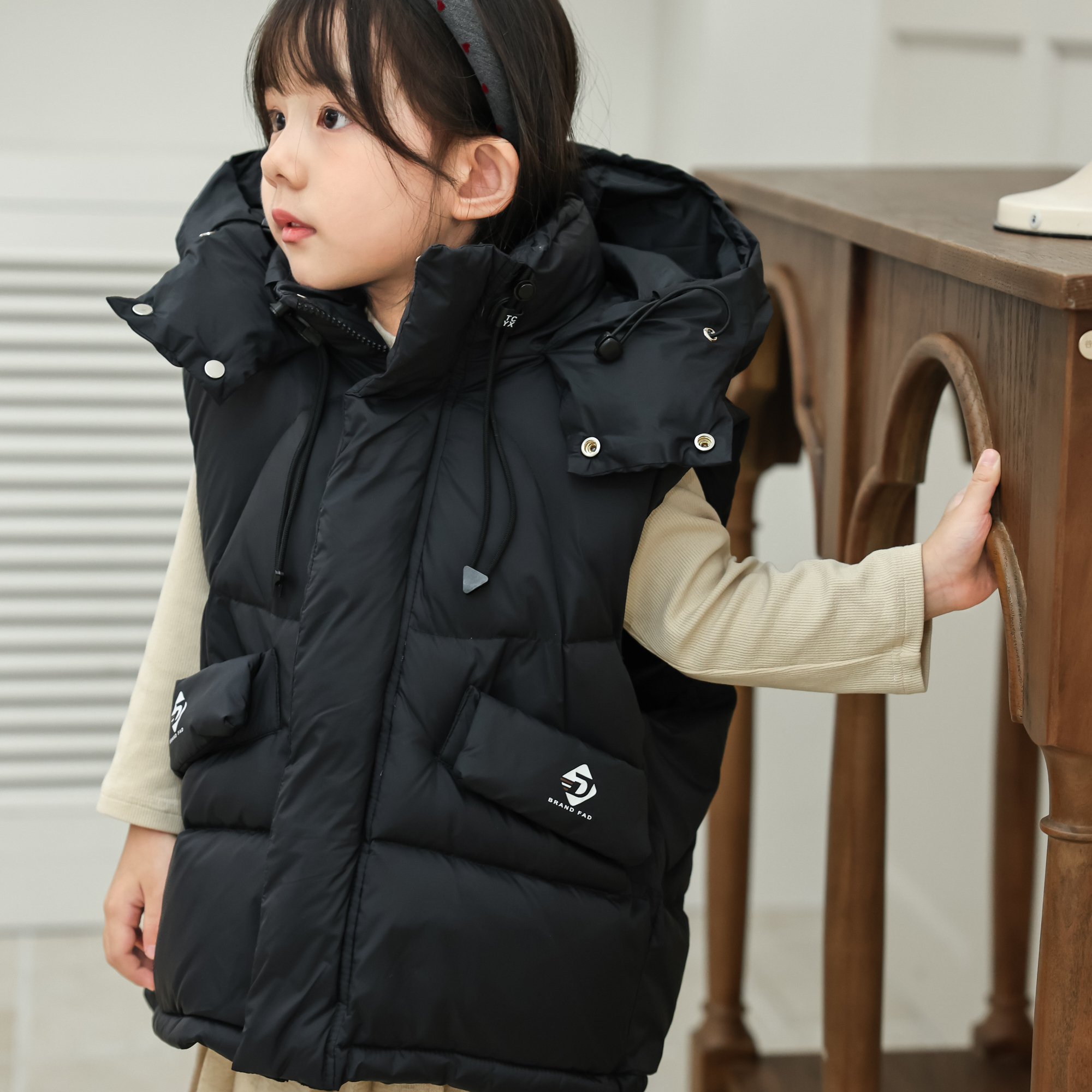 儿童白鸭绒羽绒马甲D字袋盖轻盈保暖不压身秋冬连帽马甲外套D86