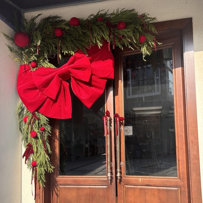 超大圣诞蝴蝶结装饰品店铺橱窗商场圣诞节氛围感场景布置户外造景