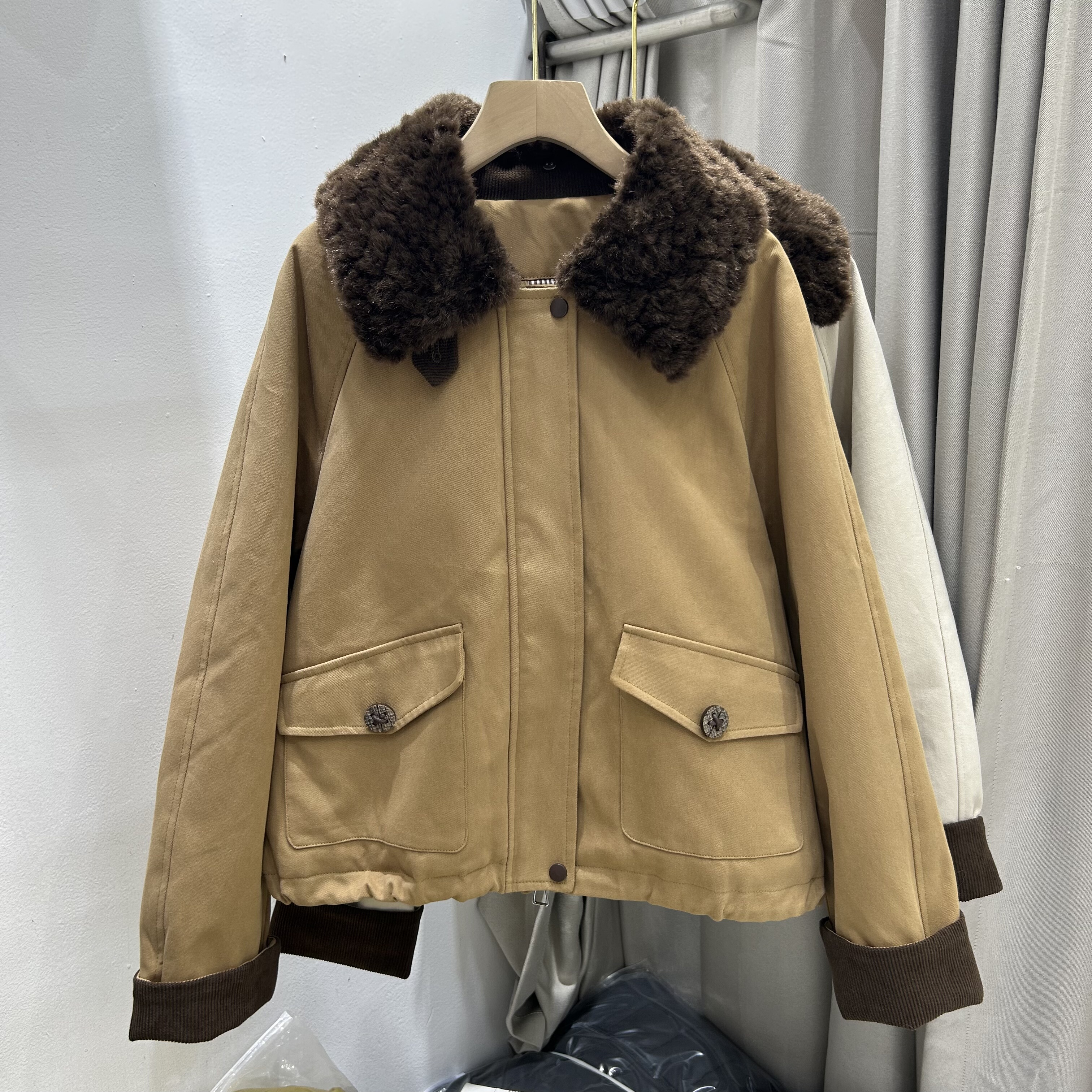 2025冬季新款时尚百搭宽松显瘦翻领短款棉衣女加厚保暖棉服外套潮