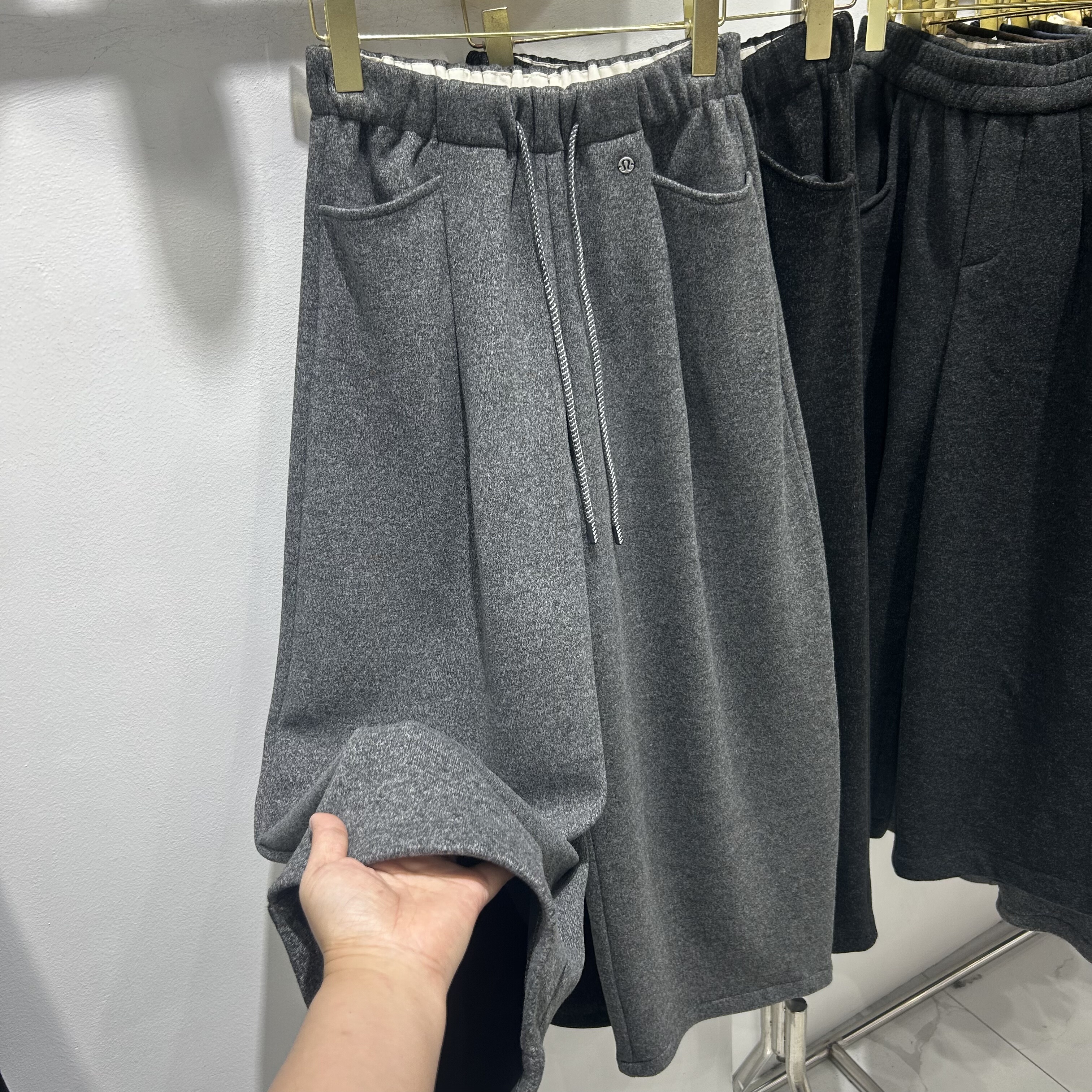 欧货松紧腰抽绳弯刀阔腿裤女冬季加绒加厚高腰宽松直筒裤休闲长裤