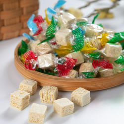 海味零食老人小孩喜爱的芝麻鱼糖 鲨鱼糖 鱿鱼糖混合海鲜糖粒