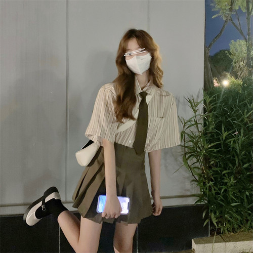 学院风可盐可甜衬衫百褶裙套装