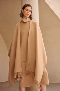 GIRFUNCHI歌凡琦女士羊绒披肩2023秋冬纯色简约流苏上衣棕色