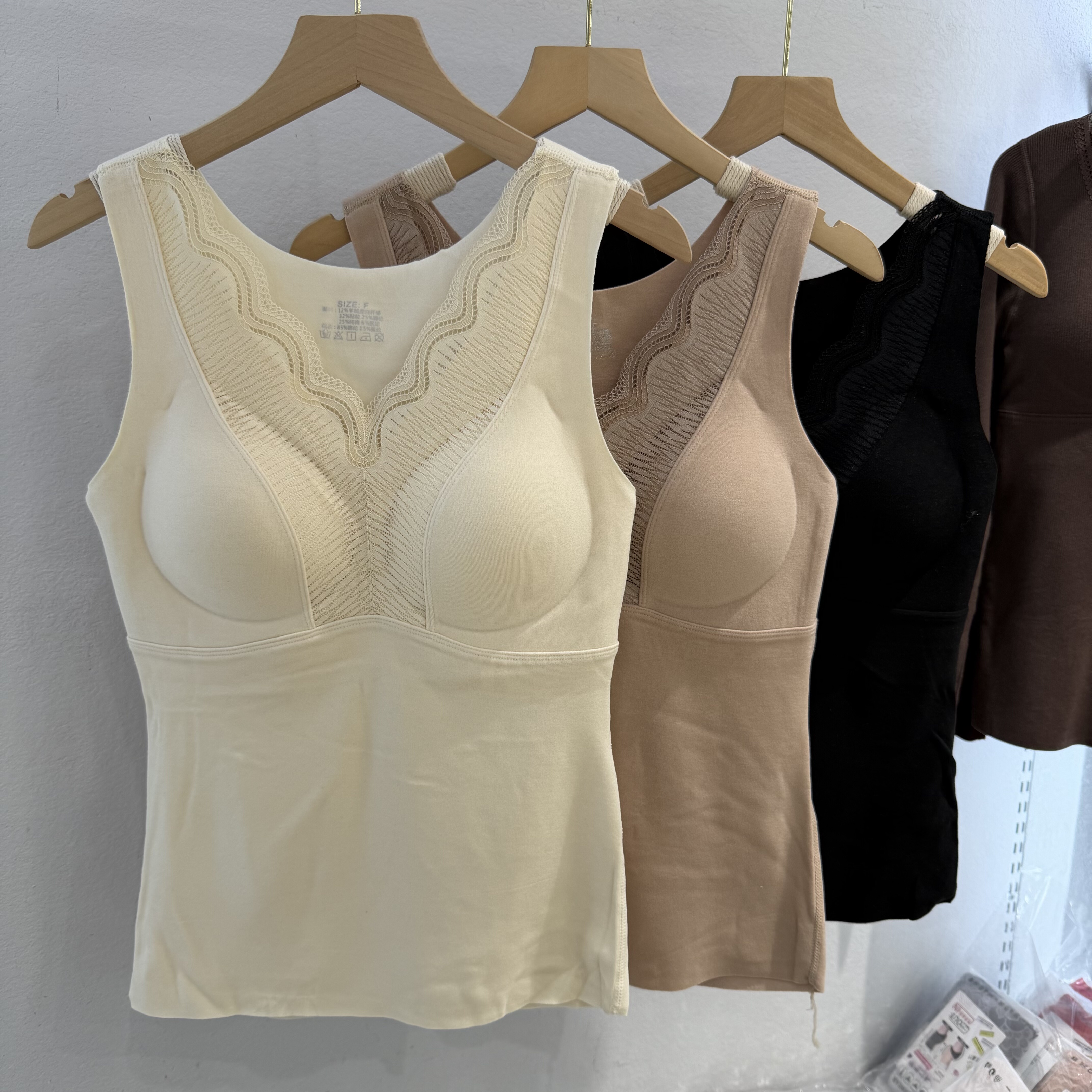 黛美芮秋冬新款羊绒蛋白保暖背心吊带女带胸垫内搭修身打底上衣潮,女士内衣/男士内衣/家居服,保暖背心,淘宝优惠券,粉丝福利购,淘宝优惠卷