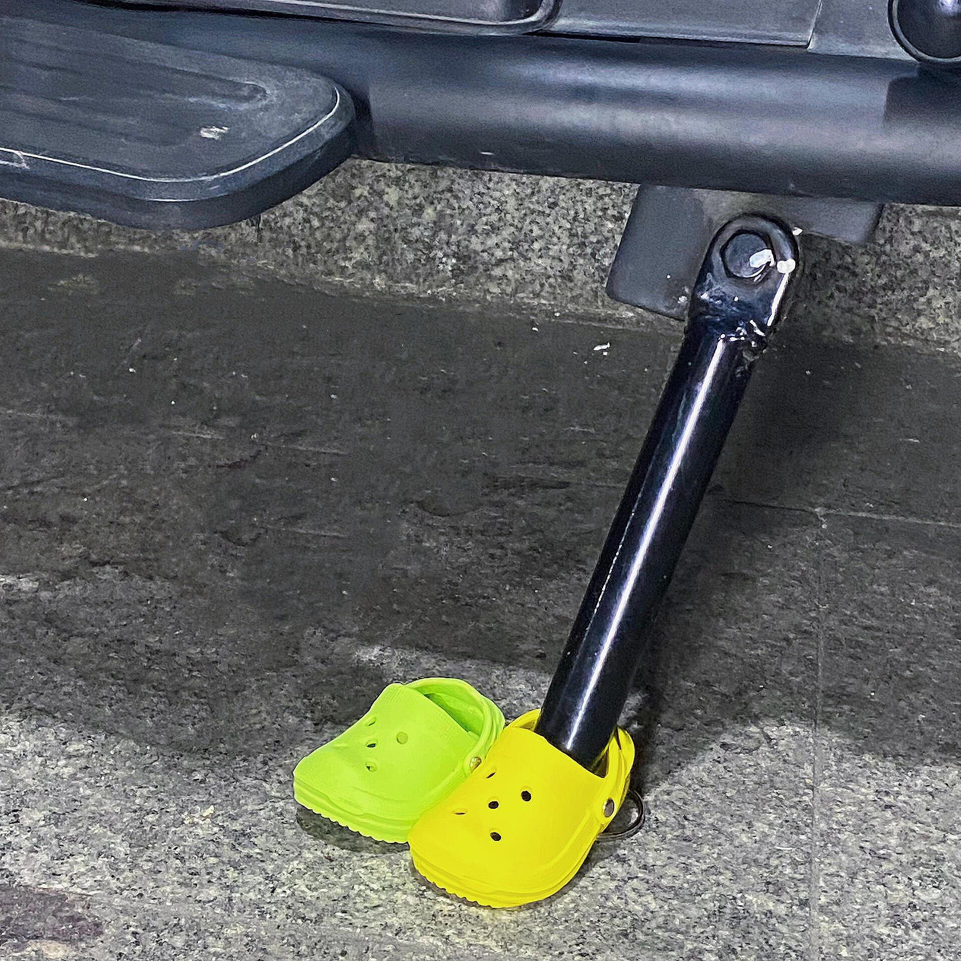 洞洞鞋电动车装饰小配件可爱改造搞怪装饰雅迪爱玛小刀脚撑支架