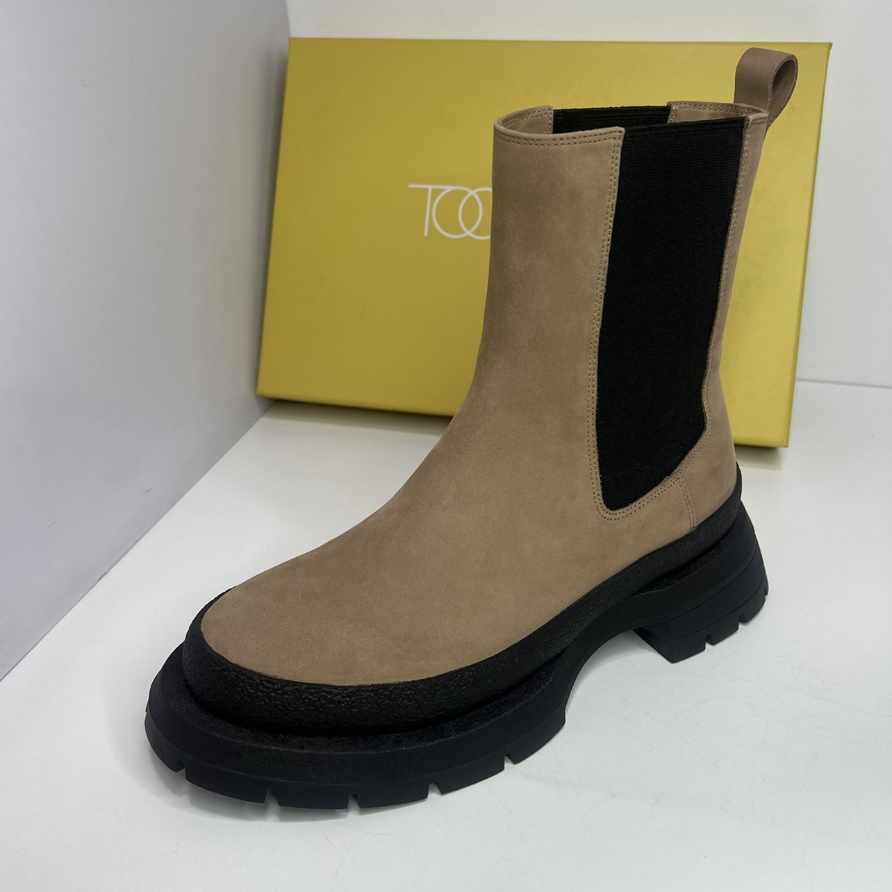 商场品牌断码撤柜真皮女鞋厚底复古英伦风烟筒靴显瘦切尔西短靴潮