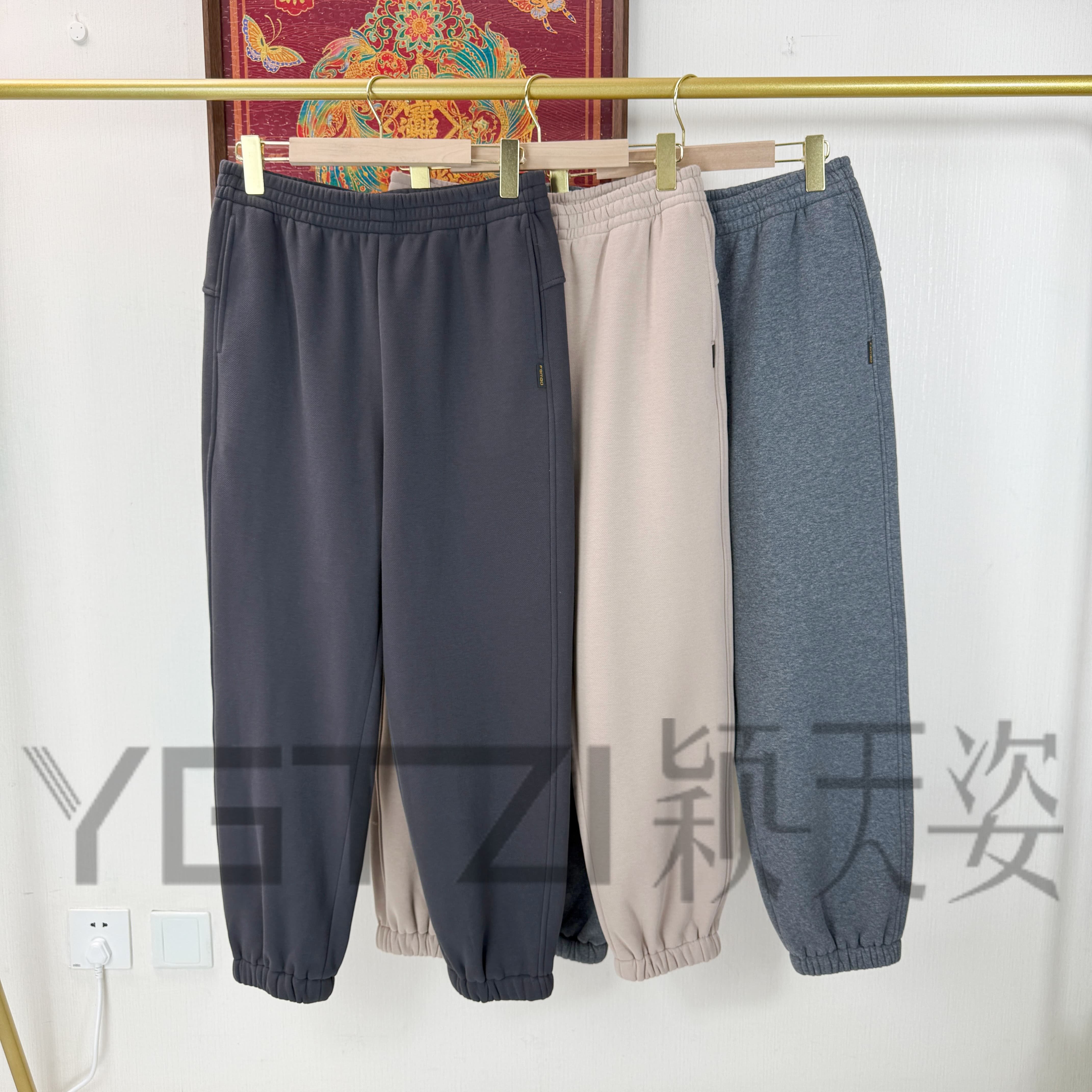 菲玛掂250359正品2025冬新款休闲显瘦加绒保暖卫裤束脚休闲裤女裤