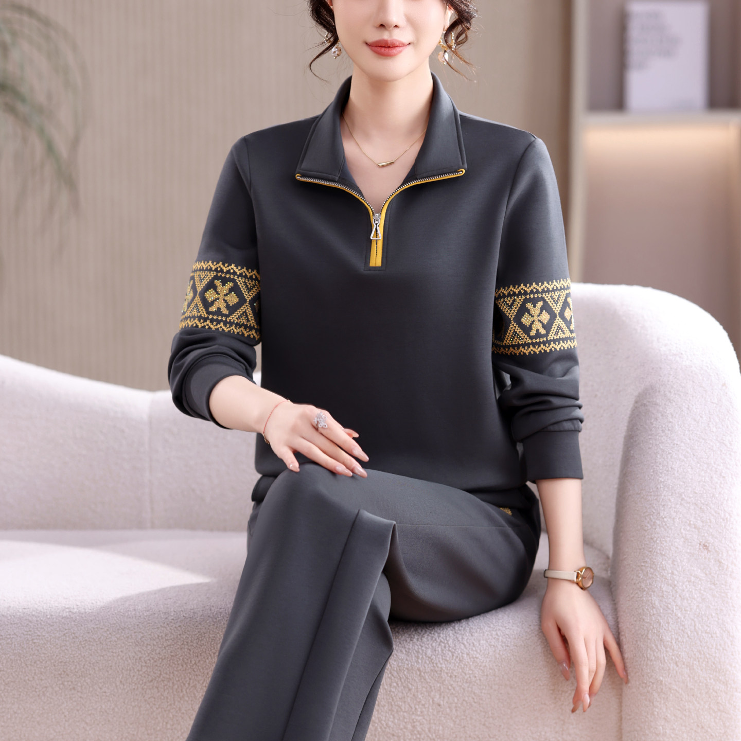 女士休闲运动套装2026春秋季新款两件套长袖拉链卫衣长裤保暖减龄