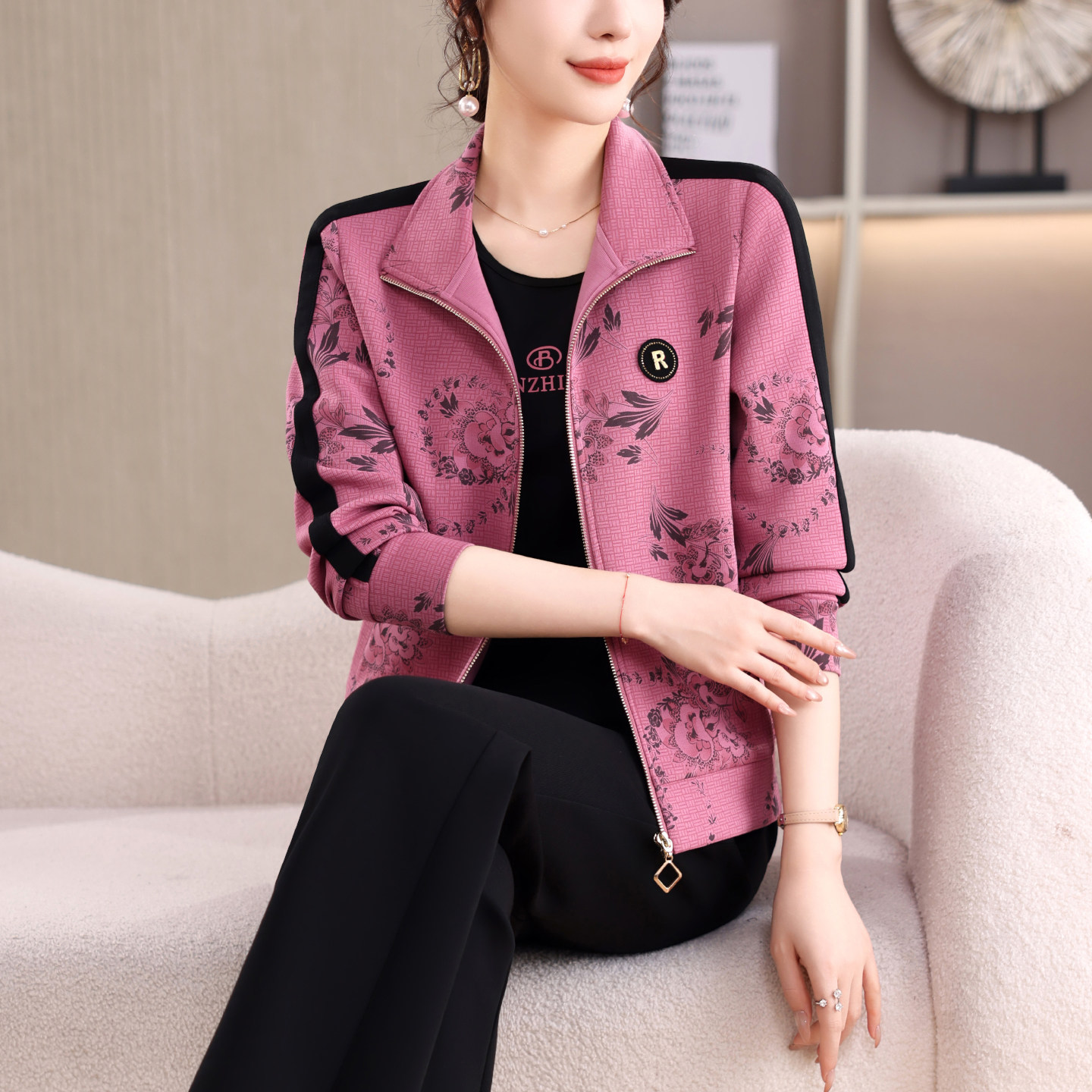 休闲运动套装女春秋2026新款时尚印花翻领拉链显瘦减龄卫衣三件套,女装/女士精品,休闲运动套装,淘宝优惠券,粉丝福利购,淘宝优惠卷