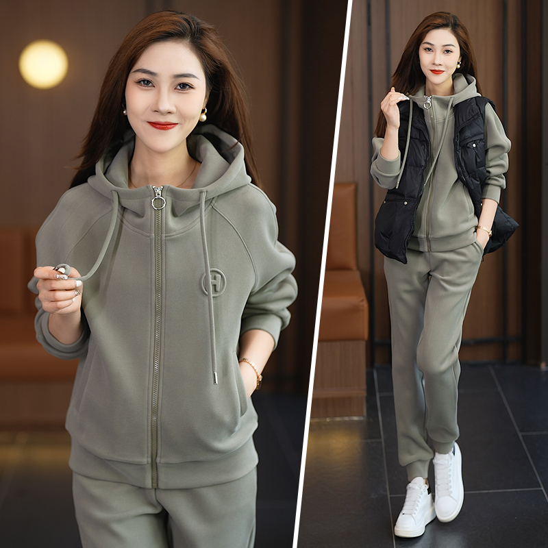 加绒加厚2025新款休闲运动套装女秋冬洋气百搭马甲长袖三件套卫衣