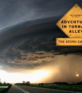 【预售】Adventures in Tornado Alley: The Storm Chasers