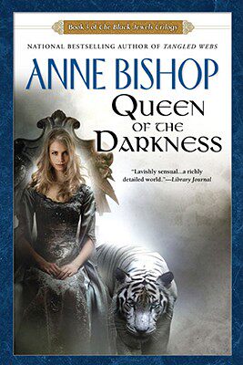 【预售】queen of the darkness