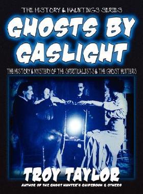 【预售】Ghosts by Gaslight