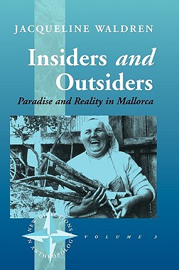 【预售】Insiders and Outsiders: Paradise and Reality in