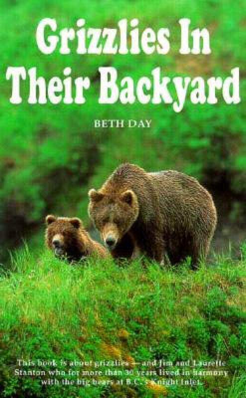 【预售】Grizzlies in Their Backyard
