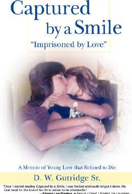 【预售】Captured by a Smile 