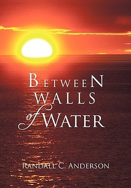【预售】Between Walls of Water