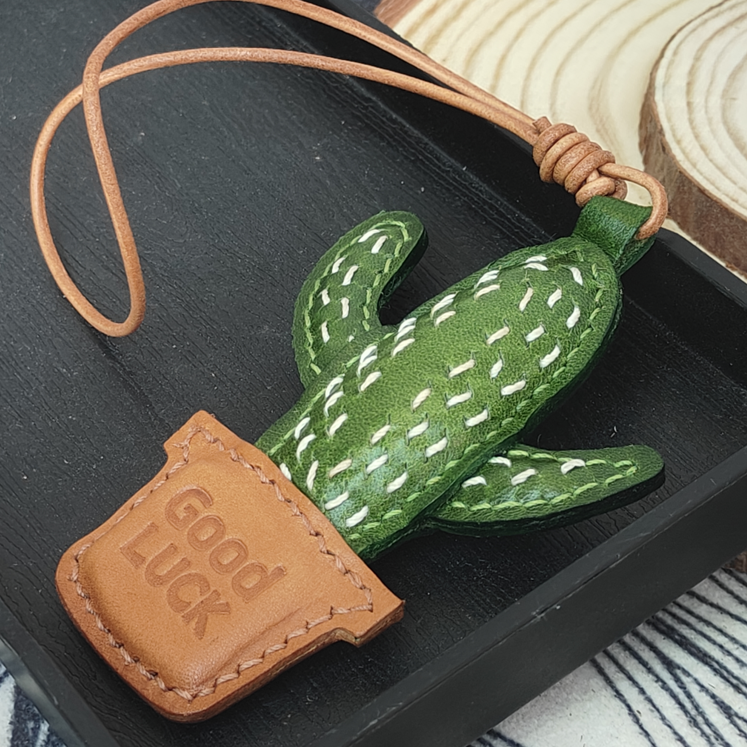 原创手工可爱仙人掌真皮小挂件牛皮盆栽行李挂饰小众吊饰书包配饰