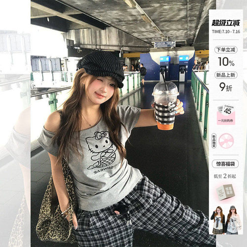 你的鱼 人鱼Kitty+韩女神裤 微胖mm斜肩宽松短袖上衣格纹休闲裤