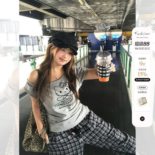 你的鱼 人鱼Kitty+韩女神裤 微胖mm斜肩宽松短袖上衣格纹休闲裤