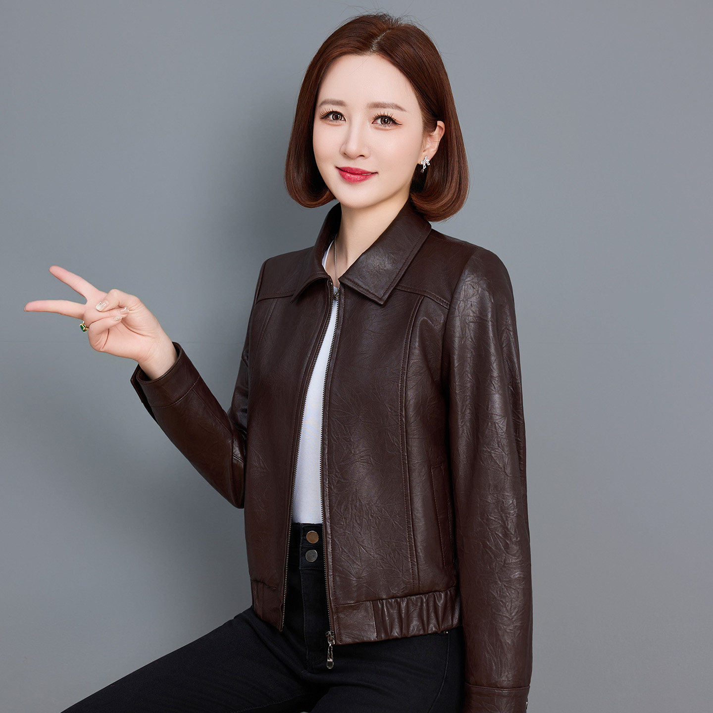 压花褶皱真皮皮衣女新款2025秋冬季方领短款修身海宁绵羊皮夹克服