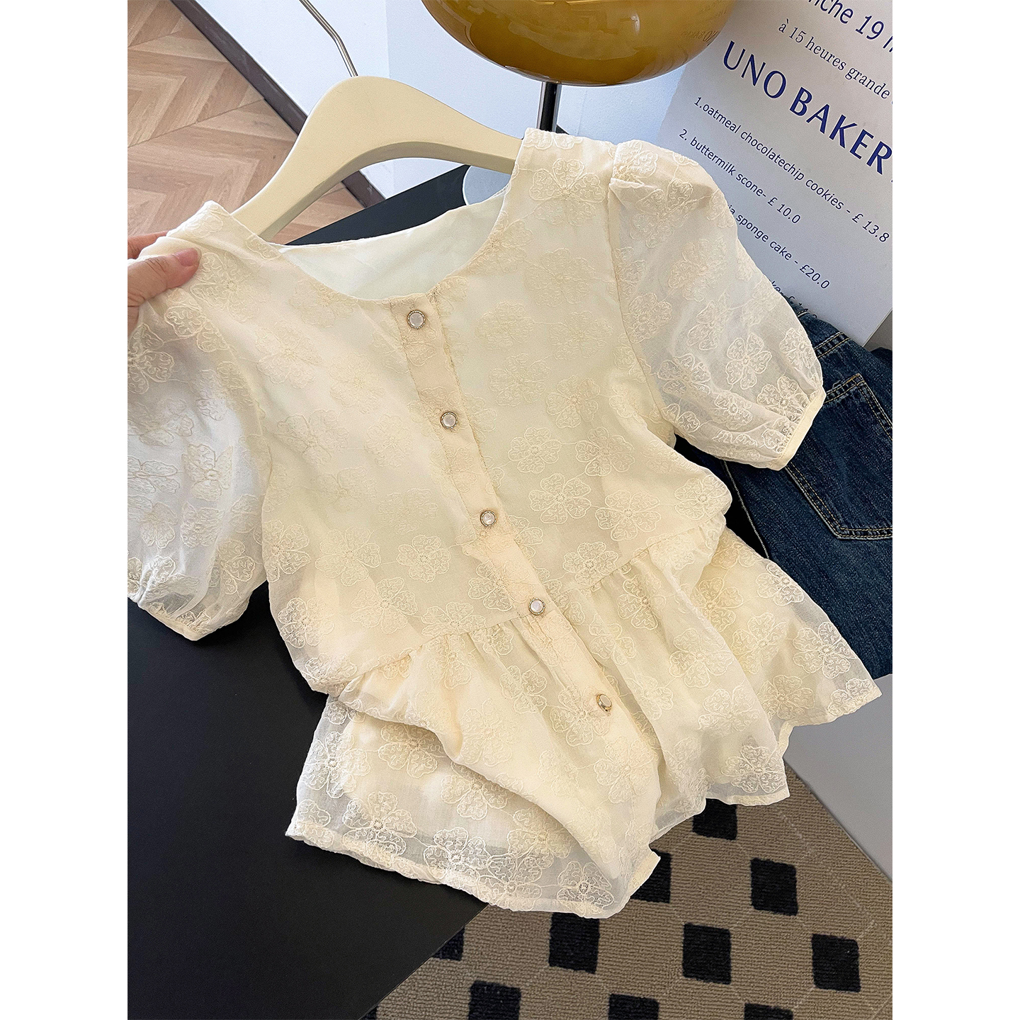 韩系V领蕾丝娃娃衫女夏季减龄法式甜美超仙小衫泡泡袖别致上衣潮