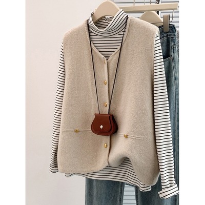 高级感金扣灰色针织马甲开衫女秋季新款日系叠穿宽松外搭毛衣背心