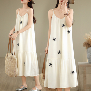 度假风立体花朵刺绣连衣裙女三亚海边拍照裙子森系露背吊带沙滩裙