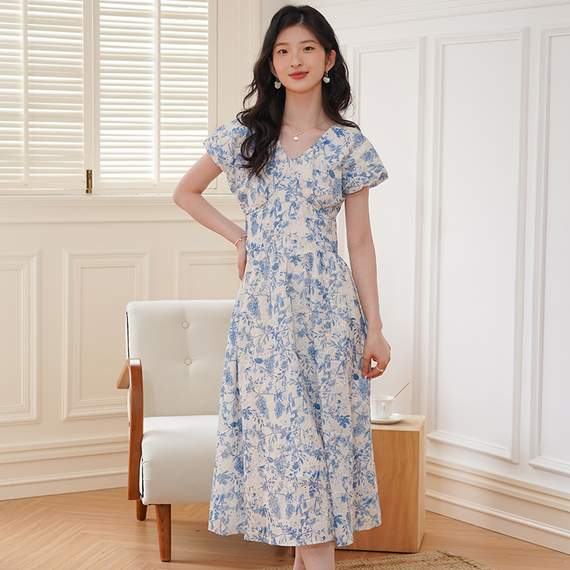 猫娘志蓝色V领短袖碎花连衣裙女夏季优雅气质减龄度假温柔风裙子