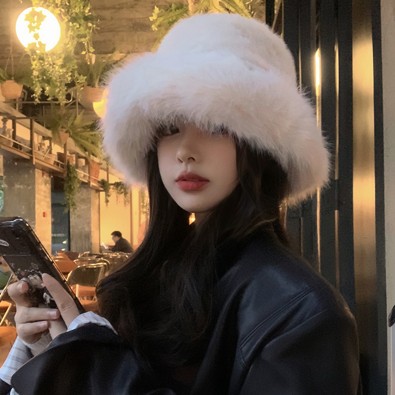 艾佳微显脸小毛绒绒渔夫帽