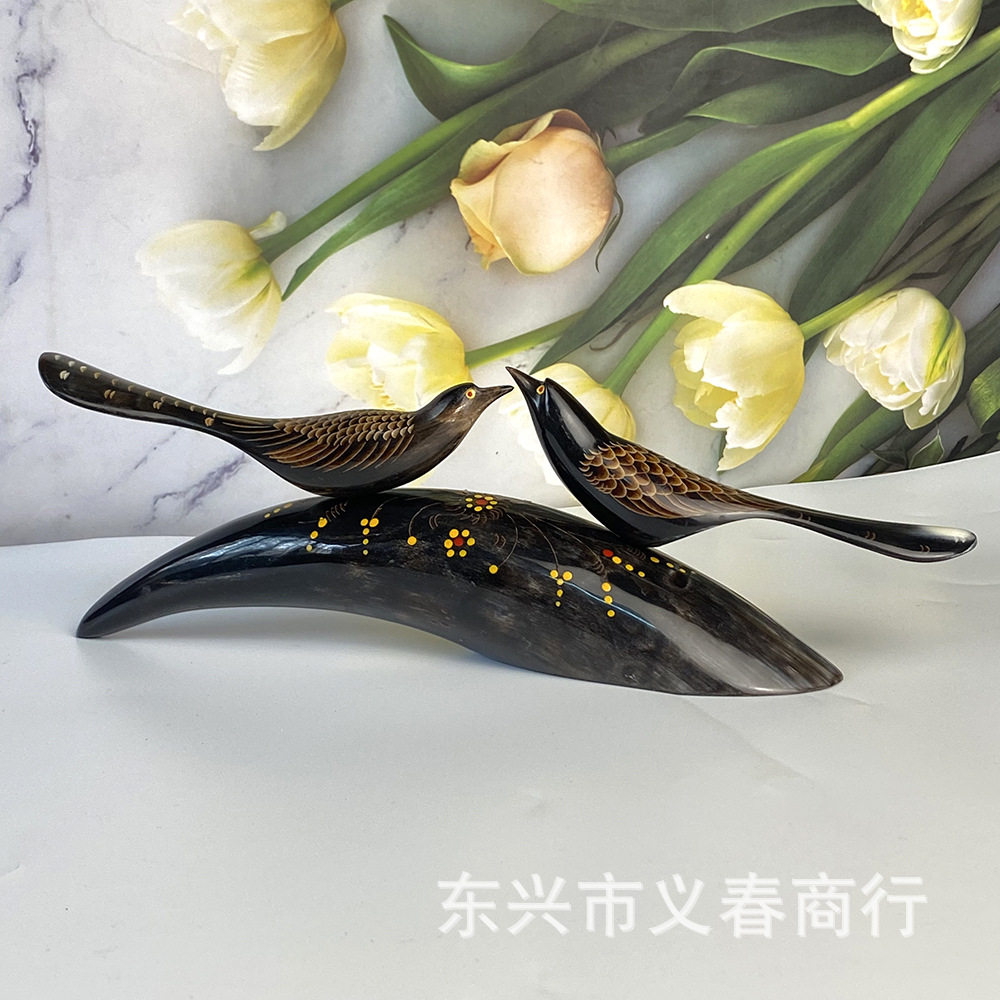 牛角雕刻喜鹊鸳鸯仙鹤鹦鹉牛角尖桌面摆件工艺礼品牛角制品摆饰