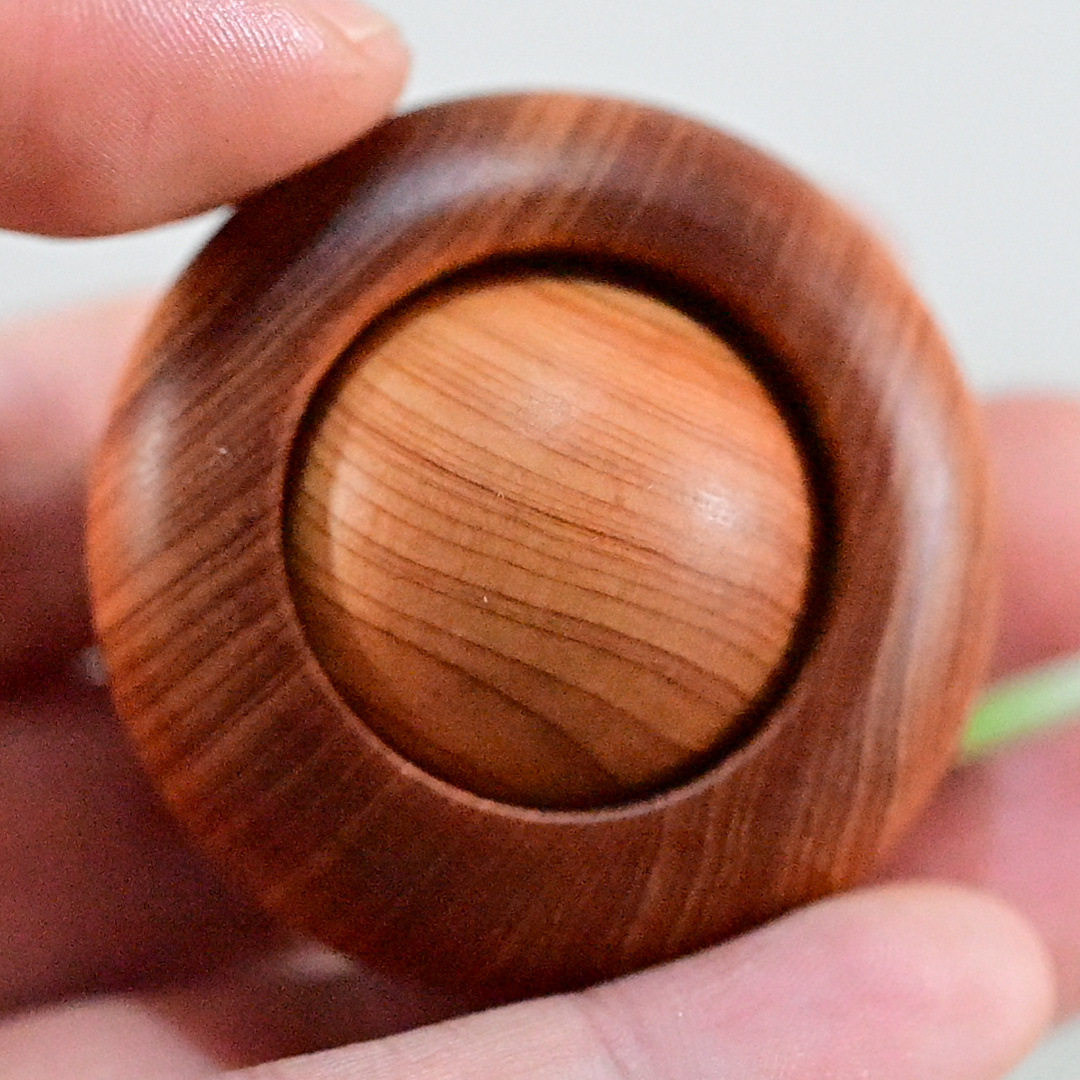 崖柏时来运转手把件原木珠子