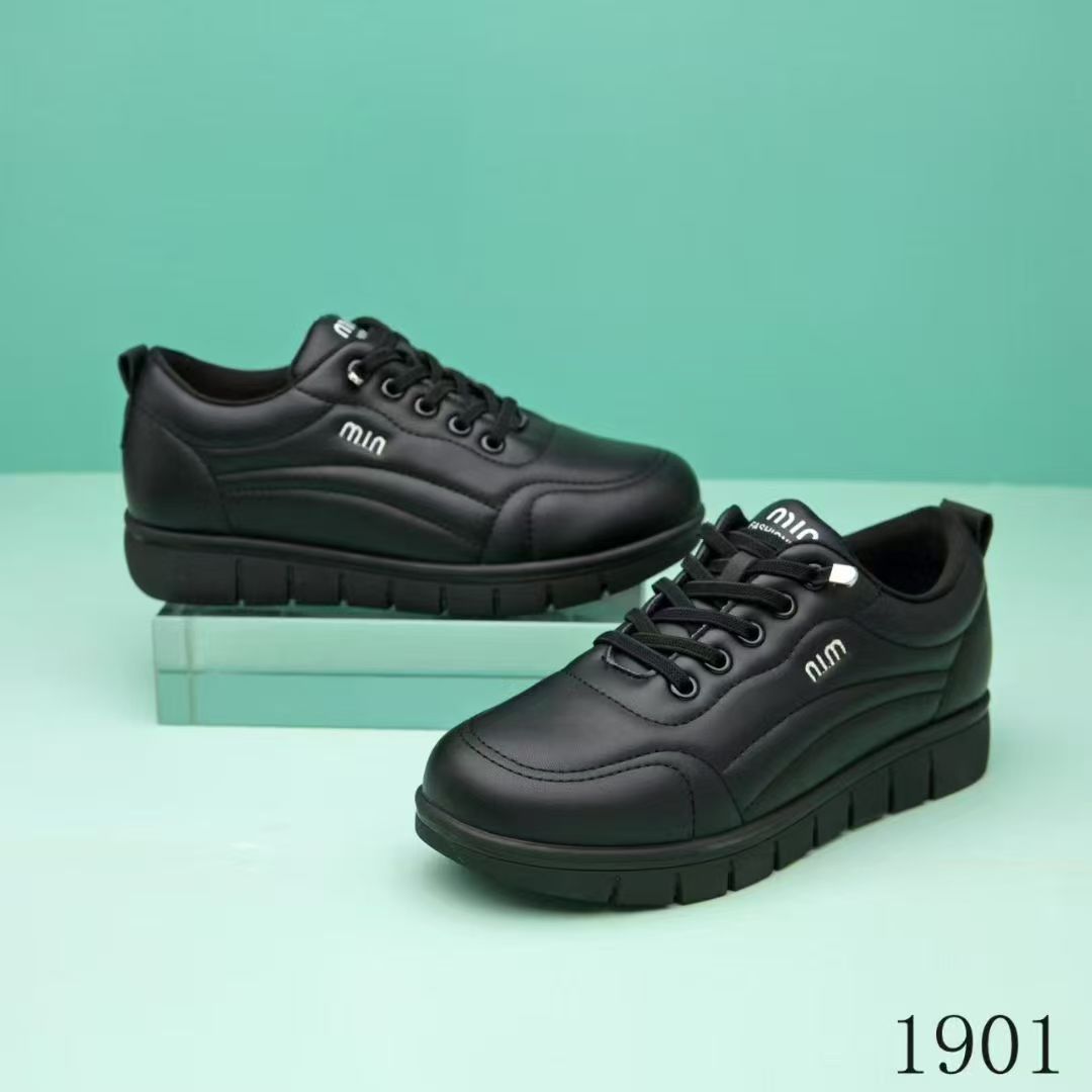 女鞋秋季妈妈鞋厚底防滑运动休闲鞋女皮面旅游鞋软底健步鞋