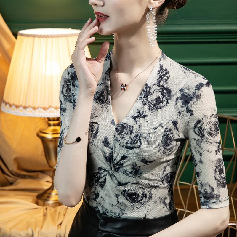 2026秋季新款V领网纱打底衫女五分袖印花洋气中袖上衣小衫春秋款