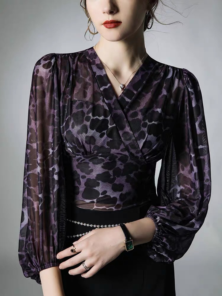 修身v领交叉t恤女设计感复古豹纹印花网纱透视灯笼袖衬衫长袖上衣