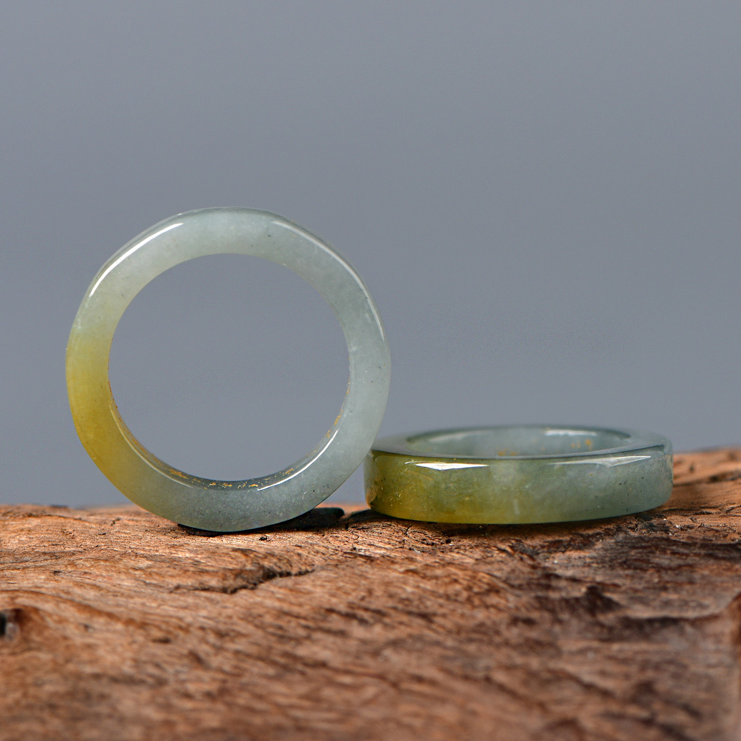 天然A货翡翠俏色跑环吊坠