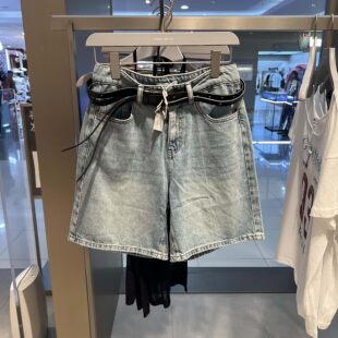 UR国内2026夏季女潮流设计感双层腰带水洗牛仔短裤UYV860102