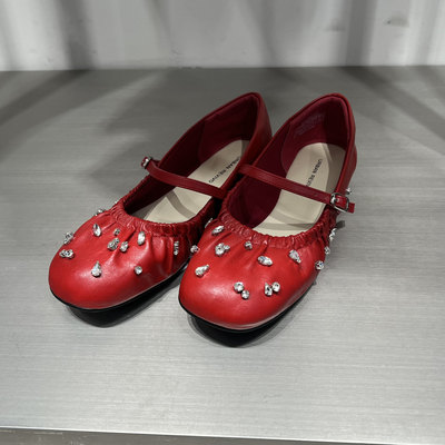 UR国内2025冬季新款女士新年红色褶皱PU钻饰单鞋UAYS60004