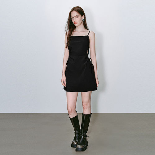 UR国内2026春夏女装时尚潮流系带收腰吊带连衣裙UYV760021