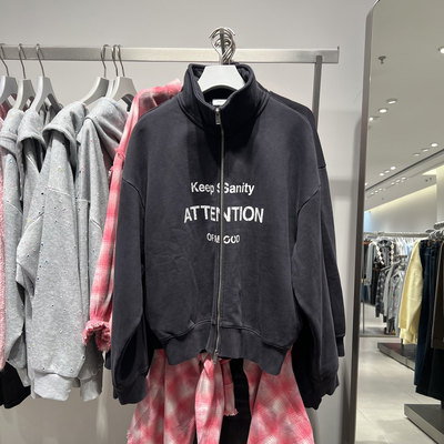 UR国内2025冬季女装潮流立领做旧字母印花棉质外套UYV160004