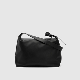 UR国内2025春季男士大容量通勤肌理皮质感斜挎包UAMB50070