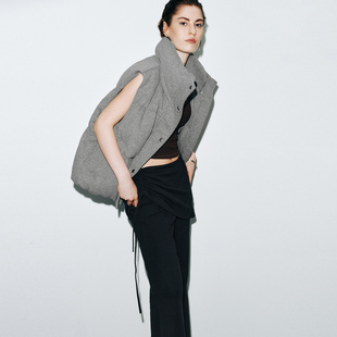 UR国内2025秋季女装潮流立领绗缝口袋马甲羽绒服UWJ150040