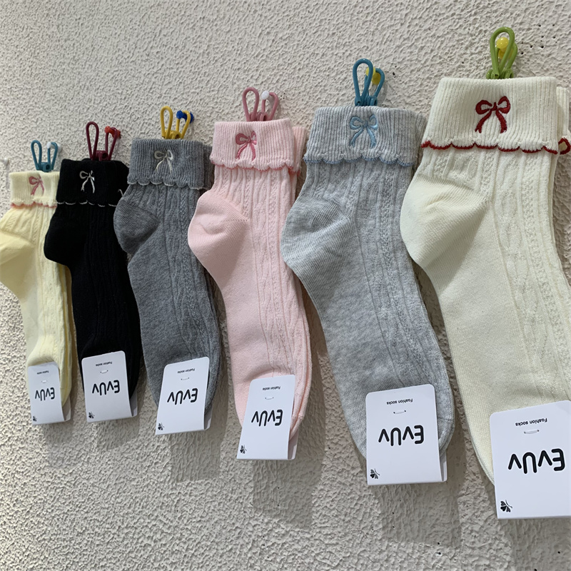 学院风刺绣蝴蝶结女袜网红款春季新款立体浮雕木耳挽边矮腰短筒袜